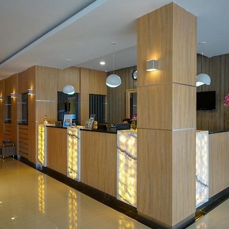 Oyo 344 Kr Hotel Palembang Eksteriør bilde