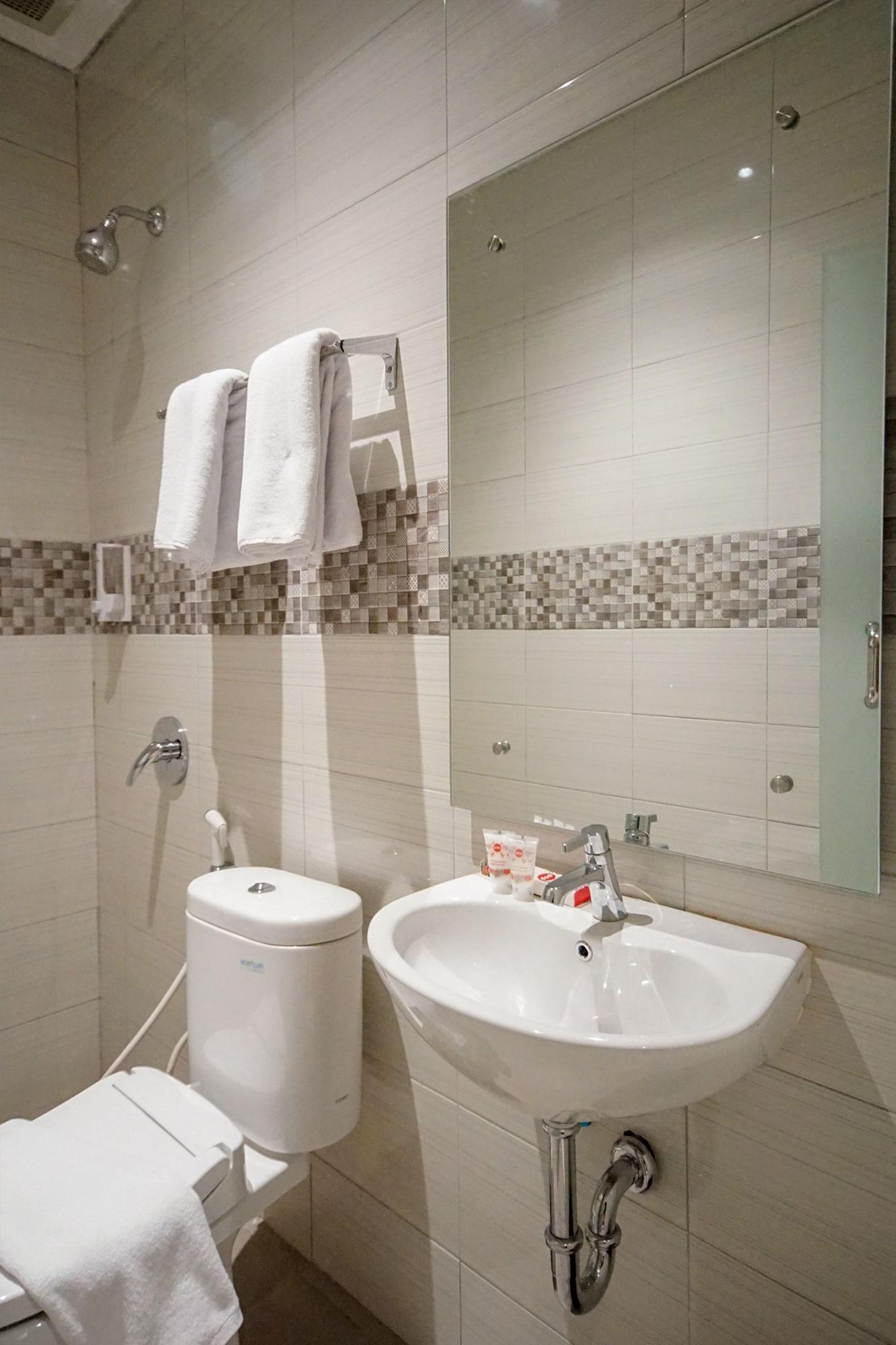 Oyo 344 Kr Hotel Palembang Eksteriør bilde