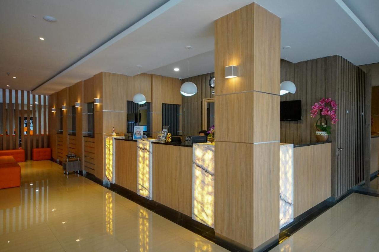 Oyo 344 Kr Hotel Palembang Eksteriør bilde