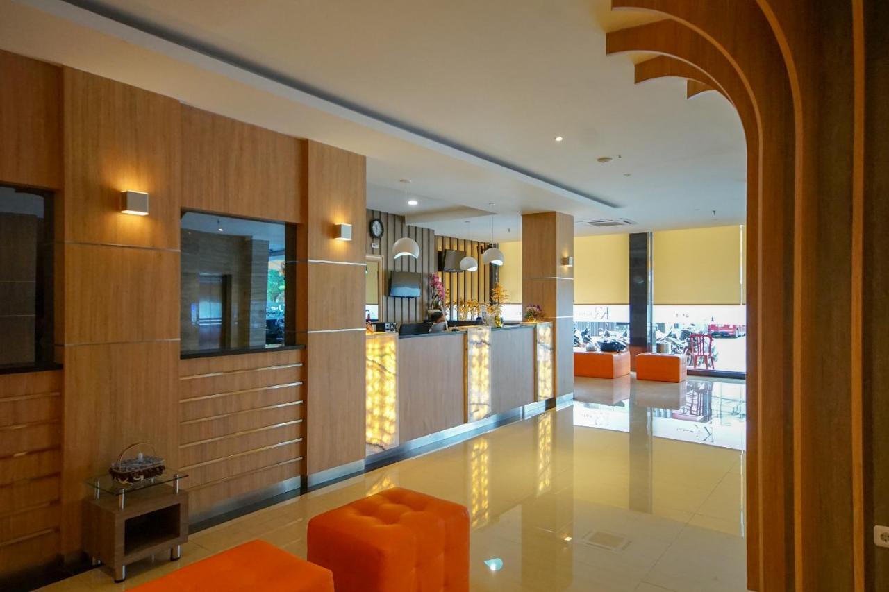 Oyo 344 Kr Hotel Palembang Eksteriør bilde