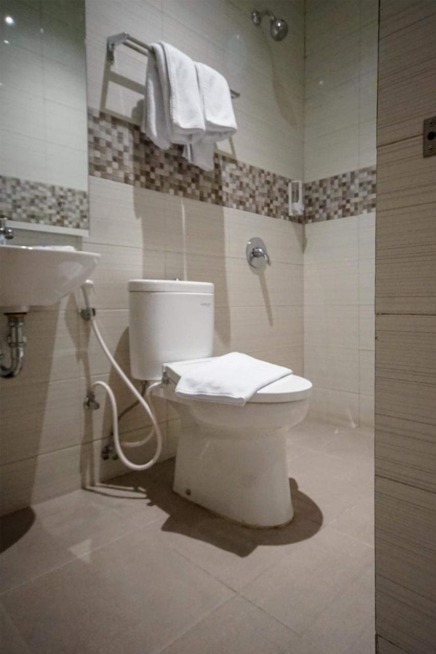 Oyo 344 Kr Hotel Palembang Eksteriør bilde