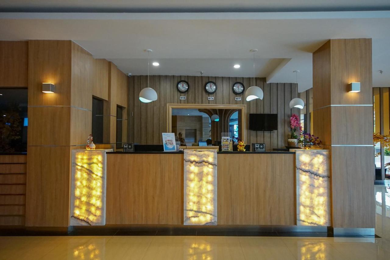 Oyo 344 Kr Hotel Palembang Eksteriør bilde