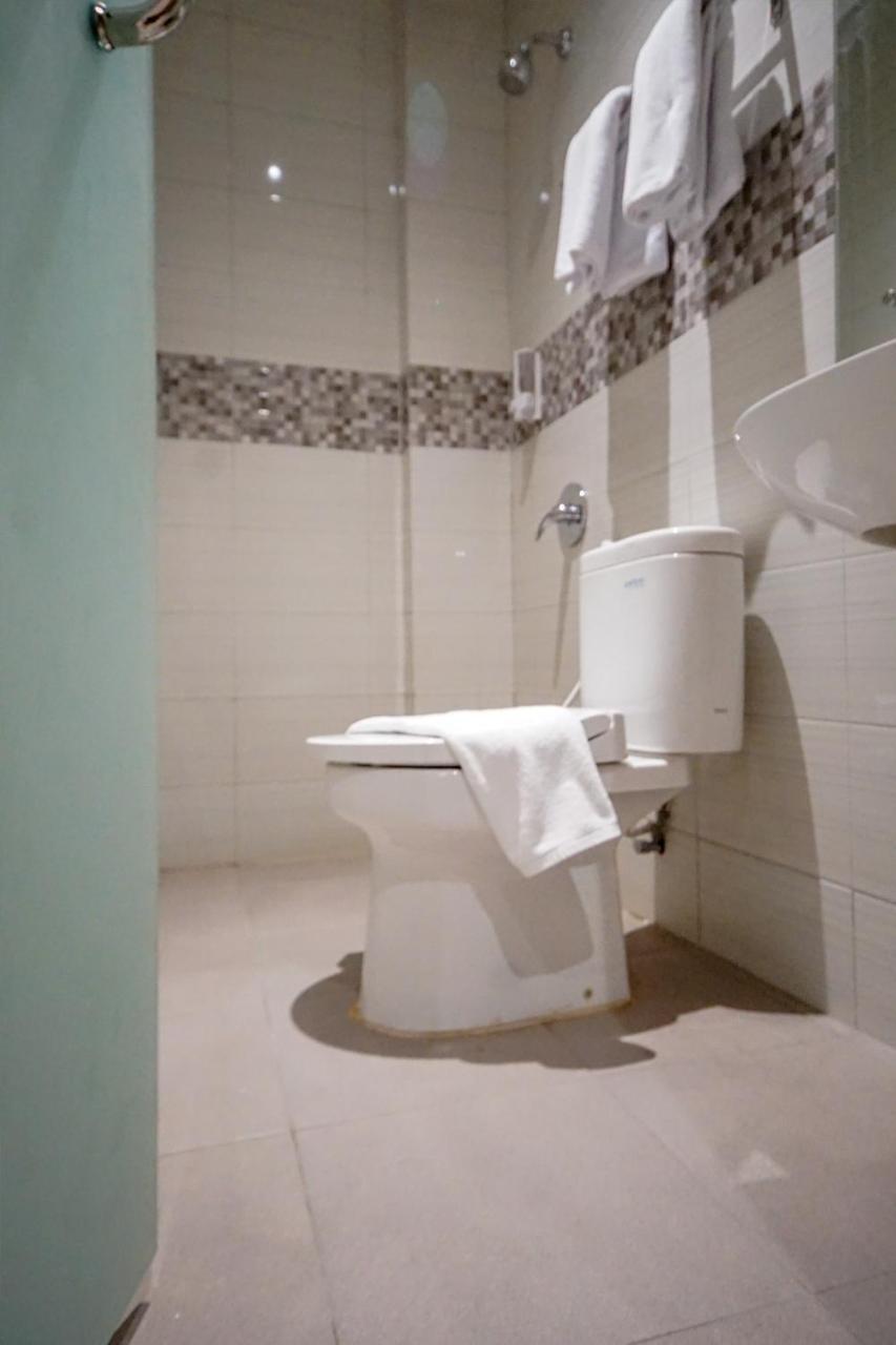 Oyo 344 Kr Hotel Palembang Eksteriør bilde